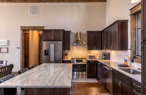 Elk Park Cabin | On Eagle's Wings at Eagles Nest - New build, near Winery, new hot tub!