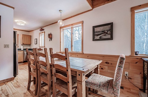 Bethel Cabin | On Goss Pond - Cozy cabin, family friendly for nature lovers!