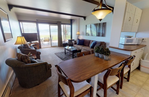 Dillon Condo | On Lake, Patio! Views, Hot Tub. Walk to Amphitheater, Dining, Marina