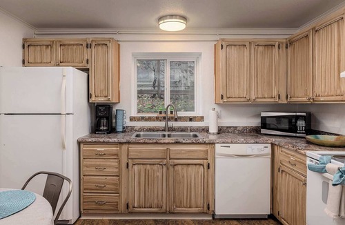 Taku - Campbell Apartment | On the Creek! Anchorage 2BR Hideaway Condo