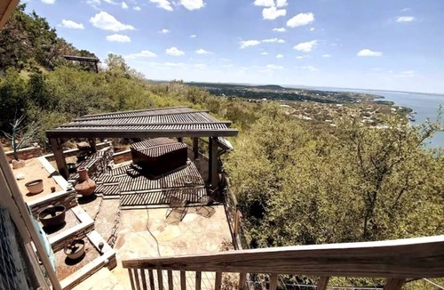 Burnet House | On Top Of SpiderMountain-2Bed/2Bath-HotTub-Gameroom.