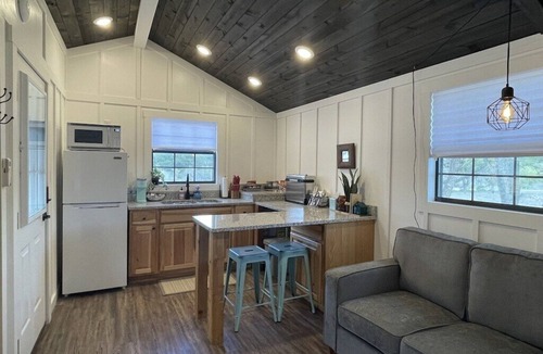 Leakey Cabin | On Twisted Sisters Loop, New Tiny Cabin w/Deck & River Frontage, Pet Friendly!