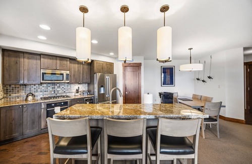 Peak 8 Apartment | One Ski Hill Place 2BR — gondola views & parking