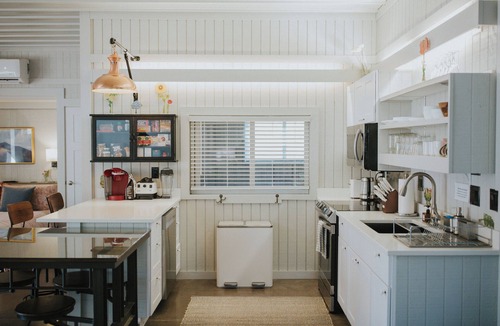 Alexander Apartment | Open Studio Retreat~ Close to AVL