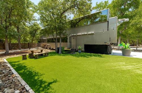 Austin Villa | Opulent Luxury Villa Retreat near Lake Walter E. Long in Texas