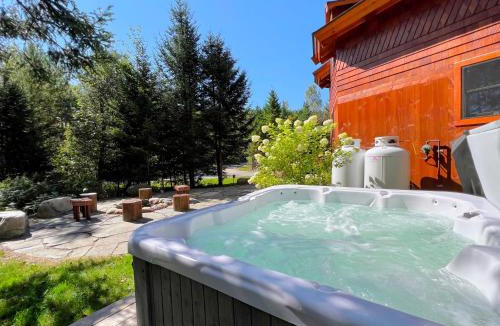 Carroll Villa | OR Luxury yurt-like home in Bretton Woods with private beach firepit AC fishing and trails