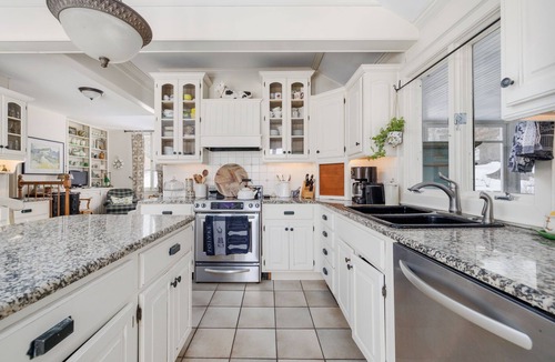 Saunderstown House | Outerbridge Beach House - gracious and charming 1930s waterfront chateau