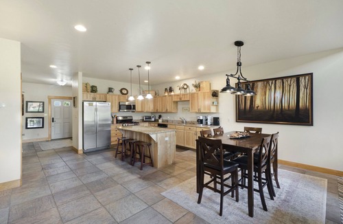 South Fork House | Overlooks 9th Green | Discount Golf Privileges | Golf & Ski