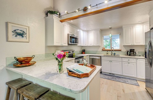 Potlatch Cottage | Oyster Haven: Private Oyster Beach W/kayaks