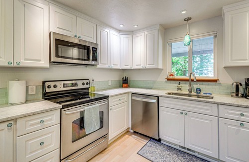 Potlatch Cottage | Oyster Haven: Private Oyster Beach W/kayaks