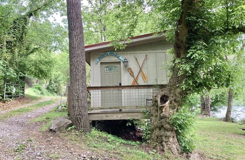 Alexander Cottage | Paddlers Paradise Cottage-Glamping on the River!