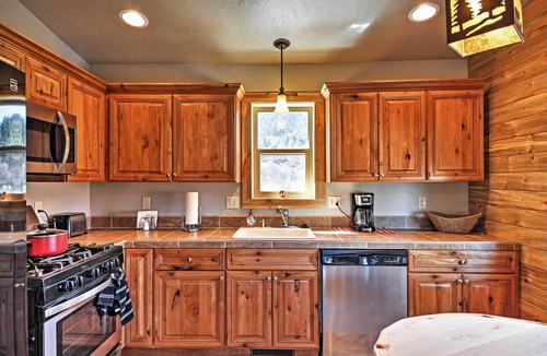 Pagosa Springs Apartment | Pagosa Springs Escape w/Deck, Hot Tub & Grill!