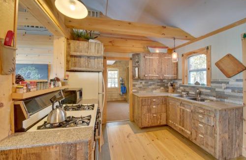 Palmyra House | Palmyra Cottage w/Deck on Whites Pond!