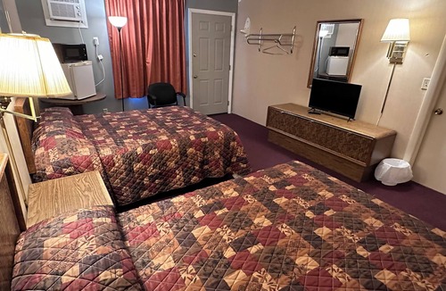 Sherman Station Hotel | Pamola Motor Lodge