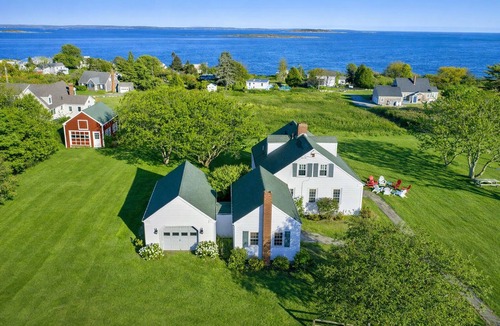 Mid-Coast and Islands House | Panoramic ocean views from sunrise to sunset!