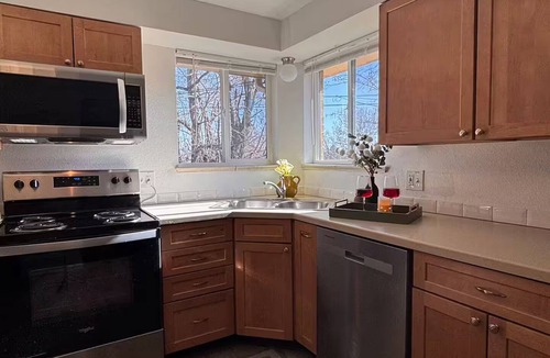 Arvada Plaza Area Apartment | Park side, Pets, 420, Hot Tub, Quiet, 1Gb Internet