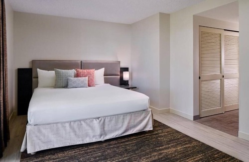 Diamond Head - Kapahulu - St. Louis Hotel | Park View King | Kaimana Beach Hotel | Views of Lush Kapiolani Park