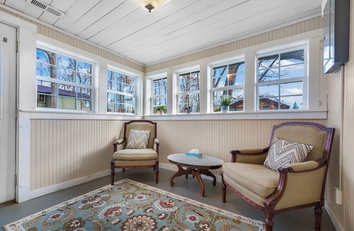 Candler Cottage | Parker is a charming 2 bedroom cottage 15 minutes from downtown Asheville.