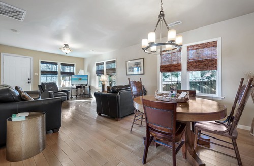 Candler Cottage | Parker is a charming 2 bedroom cottage 15 minutes from downtown Asheville.