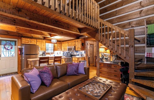 Fleetwood Cabin | Peaceful 2BR Cabin near Boone w/Hot Tub Fire Pit!