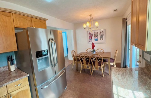 Tranquil Harbour House | Peaceful cottage centrally located. 8 min walk to beach via scenic walkway,