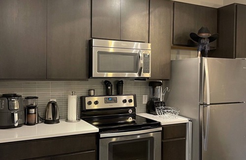 Galindo Apartment | PEACEFUL /COZY & LARGE 1 BEDROOM APT GROUND FLOOR W/OUTDOOR SPACE