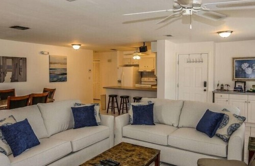 Mid Island House | Peaceful home in quiet neighborhood, close to beach + town