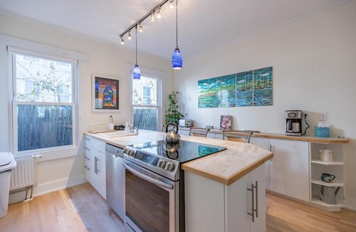 East End Apartment | Peaceful Oasis on Munjoy Hill 1st flr 3BR parking