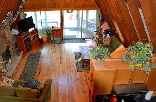 Carriage Hills Cabin | Peaceful Pines Cabin - 2 bedroom A Frame cabin