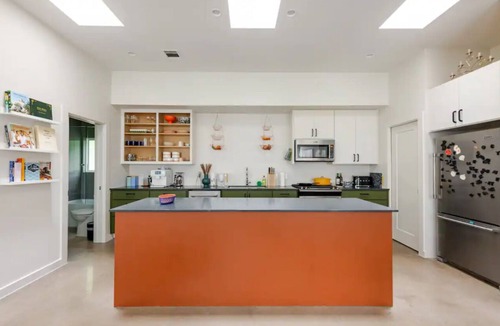 South Manchaca House | Peaceful South Austin Designer Retreat – Yard, Pool & Patio