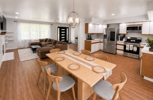 North Olmsted House | Peaceful Tree-Lined Retreat Near Cleveland