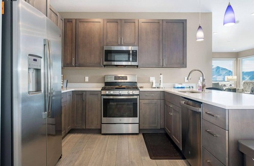 Dillon Condo | Penthouse Ski Retreat |Breathtaking Lake & Mountain Views |Fireplace |Garage |Shuttle to 6 Resorts