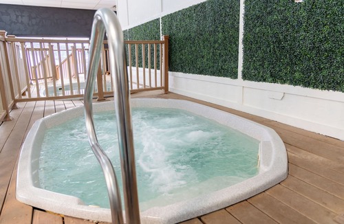 Steamboat Springs Apartment | Perfect Escape! Three Serene Rooms Close to Downtown | Indoor Pool