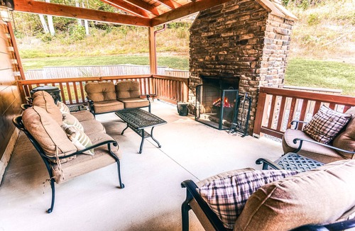 Rockbridge Cabin | Perfect Location - High Quality Custom Log Cabin - Luxurious Amenities