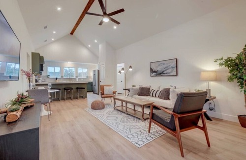 Jonestown House | Perfectly Charming 2 bd 2bth home, newly remodeled!