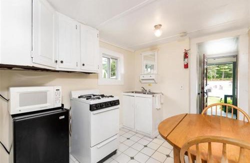 Intervale Hotel | Perry's Motel and Cottages