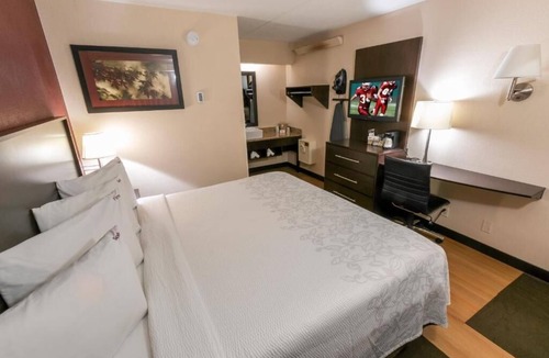 Columbus Hotel | Pet-Friendly 2-Room Stay Near Downtown Columbus & Major Attractions