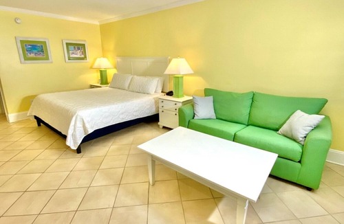 Atlantic Beach Hotel | Pet-friendly, 3 Blocks to Beach, Pool, #303