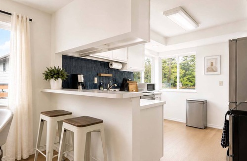 Shoreline House | Pet Friendly 3B Shoreline Home with EV charger