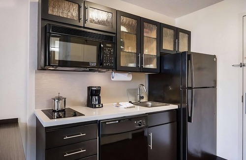 North Arlington Apartment | Pet-friendly Accommodation, Full Kitchen and Private Parking Onsite!