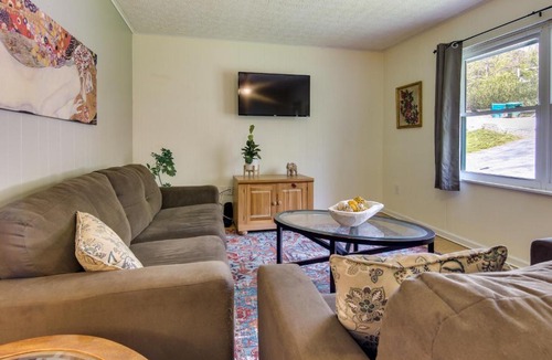 Ridgecrest House | Pet-Friendly Black Mountain Vacation Home w/Deck