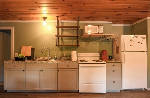 Casco Cottage | Pet-Friendly Classic Maine Camp on Quiet Coffee Pond