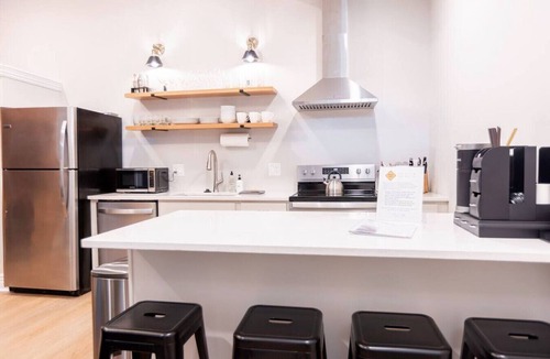 Victorian Village Apartment | Pet Friendly | Close to OSU | Walk to High St