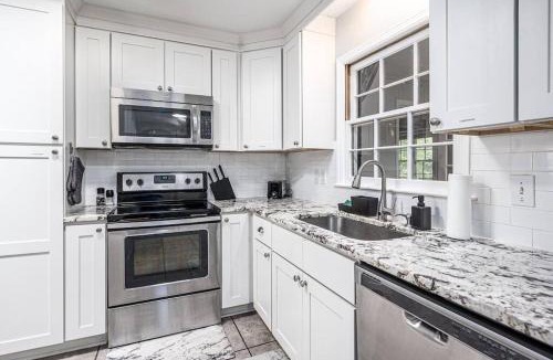 Durham House | Pet Friendly Cozy 3BR