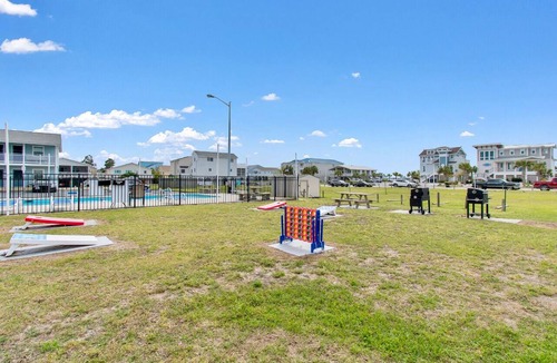 Sunset Beach Condo | Pet Friendly Efficiency Near Beach