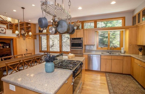 Beech Mountain Cabin | Pet-friendly Lodge near Hiking & Skiing