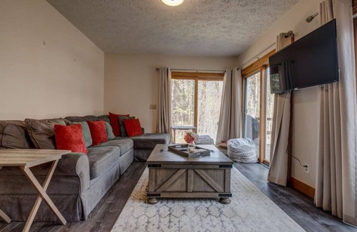Madison Ski Chalet | Pet Friendly Madison Chalet Close to Hiking