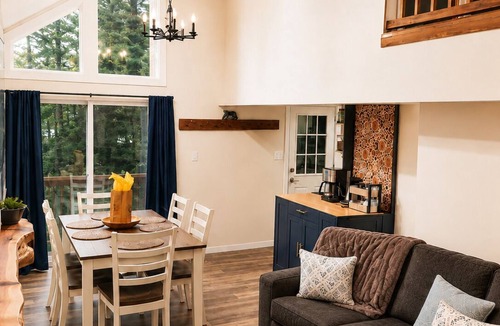 Conway House | Pet-Friendly Retreat Near Hiking & Storyland