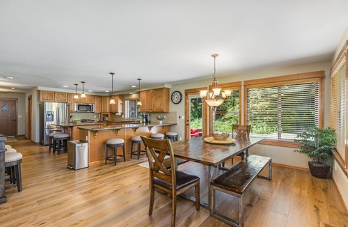 Cle Elum House | Pet-Friendly Retreat | Room to Play, Space to Relax + GameRm/Spa & 1PM In/Out
