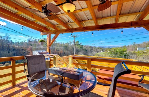 Marshall Apartment | Pet-Friendly Studio w/Hot Tub & Views in Marshall